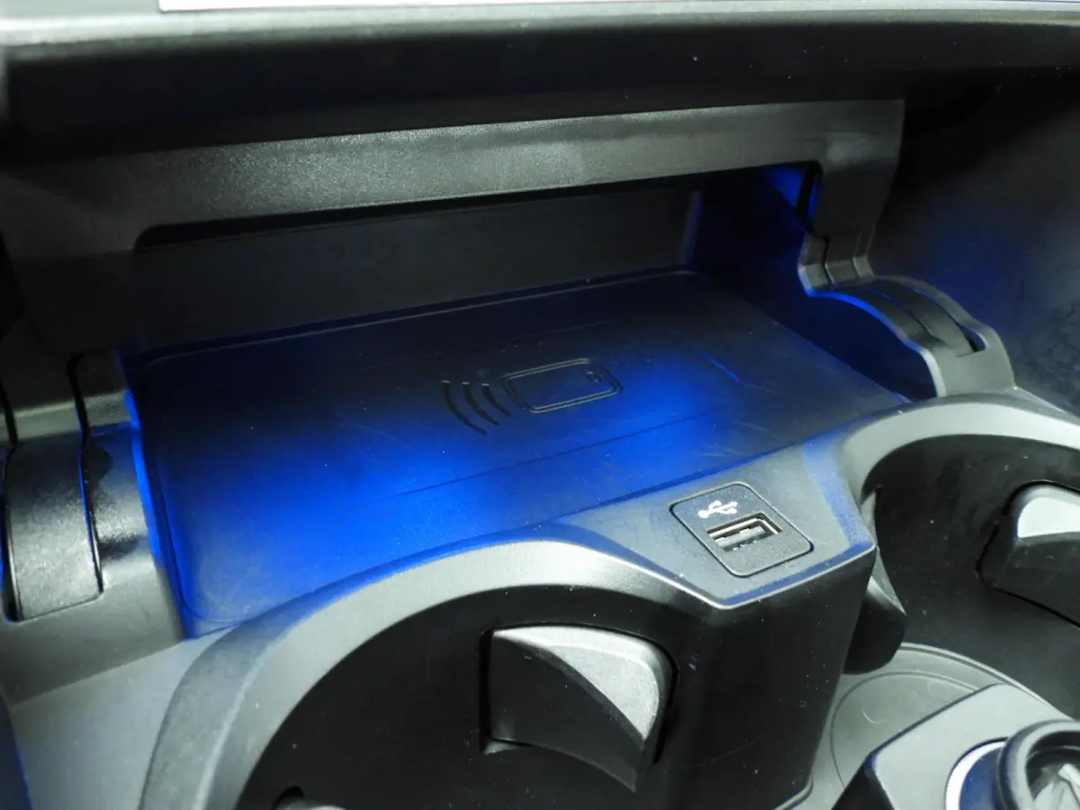 330e | Laserlicht | Leder | HUD | Sportstoelen | SOH 92 % | Elektr. zetels | Keyles go | DAB | Hifi speakers | Alu 19 inch