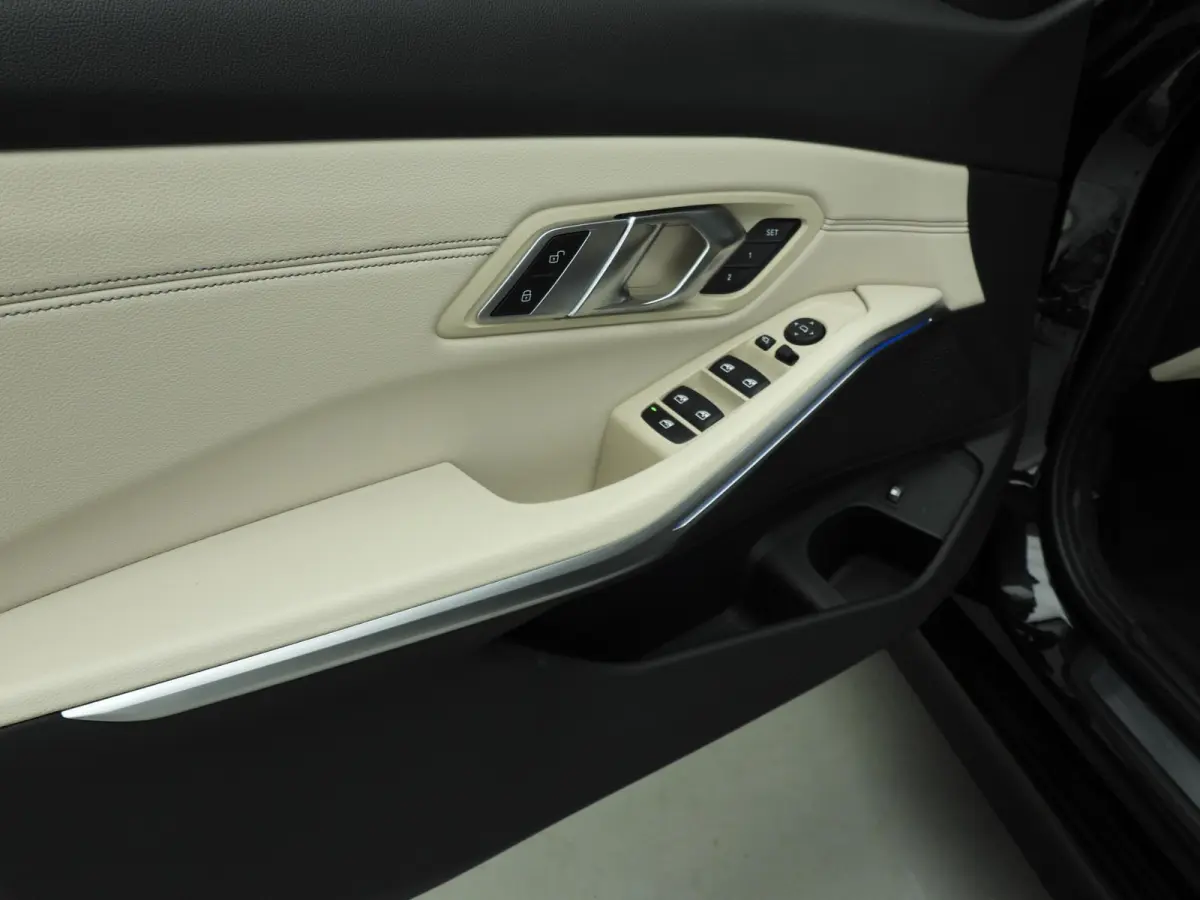 330e | Laserlicht | Leder | HUD | Sportstoelen | SOH 92 % | Elektr. zetels | Keyles go | DAB | Hifi speakers | Alu 19 inch