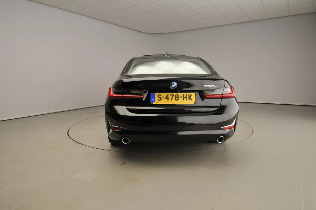 330e | Laserlicht | Leder | HUD | Sportstoelen | SOH 92 % | Elektr. zetels | Keyles go | DAB | Hifi speakers | Alu 19 inch