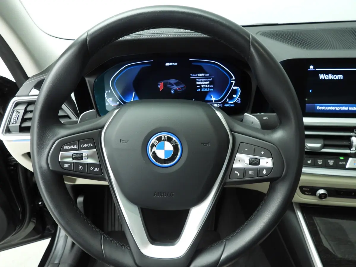 330e | Laserlicht | Leder | HUD | Sportstoelen | SOH 92 % | Elektr. zetels | Keyles go | DAB | Hifi speakers | Alu 19 inch