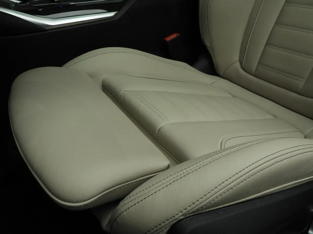 330e | Laserlicht | Leder | HUD | Sportstoelen | SOH 92 % | Elektr. zetels | Keyles go | DAB | Hifi speakers | Alu 19 inch
