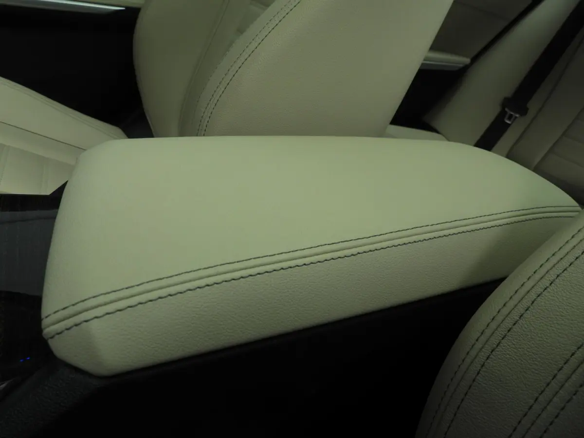 330e | Laserlicht | Leder | HUD | Sportstoelen | SOH 92 % | Elektr. zetels | Keyles go | DAB | Hifi speakers | Alu 19 inch