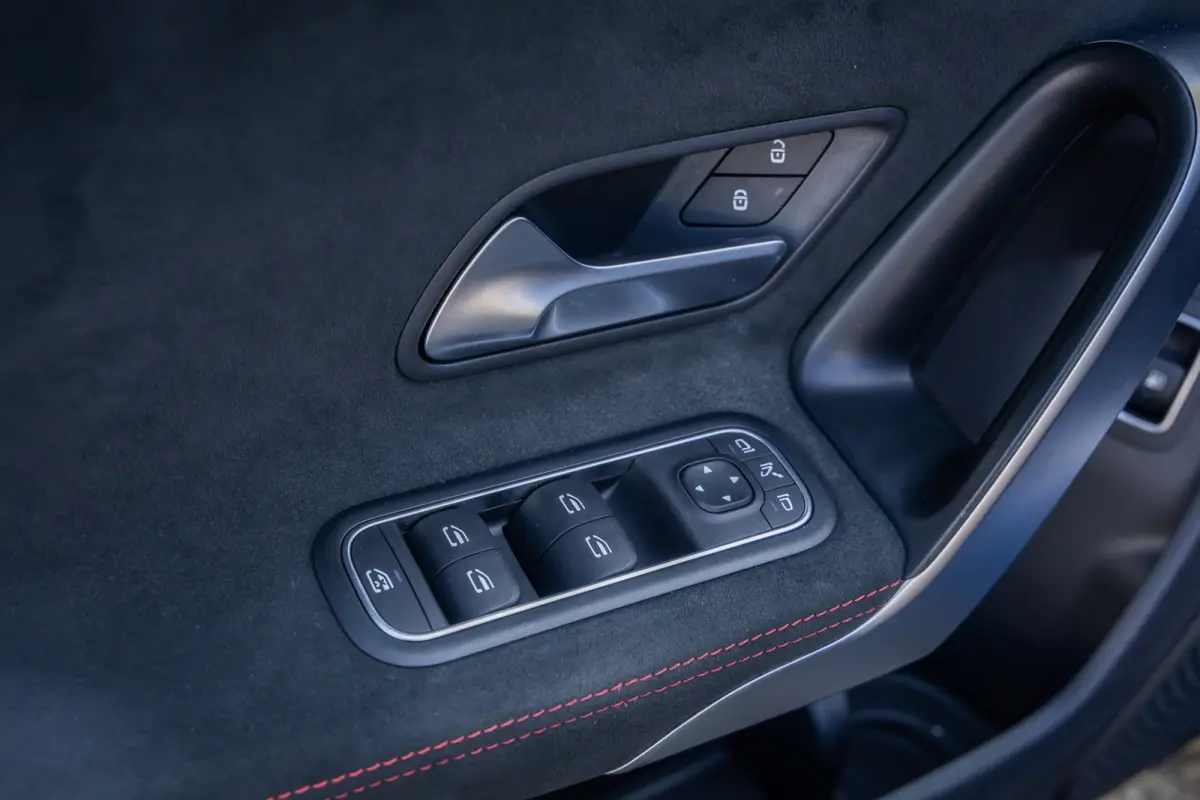 250 e AMG Line | Panoramadak | Dodehoeksensor | 360° Camera | Lane Keeping Assist | Stoelverwarming | FULL Led | AMG-styling | Achteruitrijcamera | Apple Carplay/Android Auto|telefoonintegr