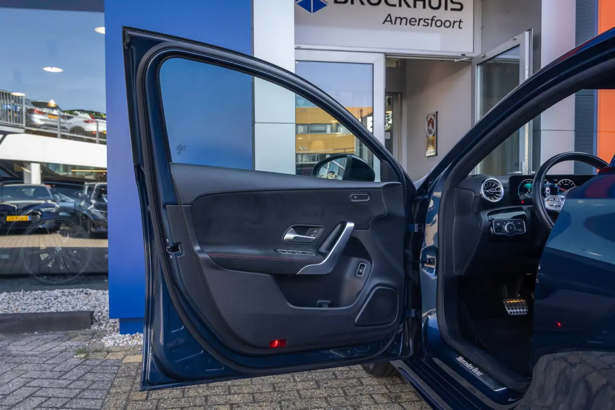 250 e AMG Line | Panoramadak | Dodehoeksensor | 360° Camera | Lane Keeping Assist | Stoelverwarming | FULL Led | AMG-styling | Achteruitrijcamera | Apple Carplay/Android Auto|telefoonintegr