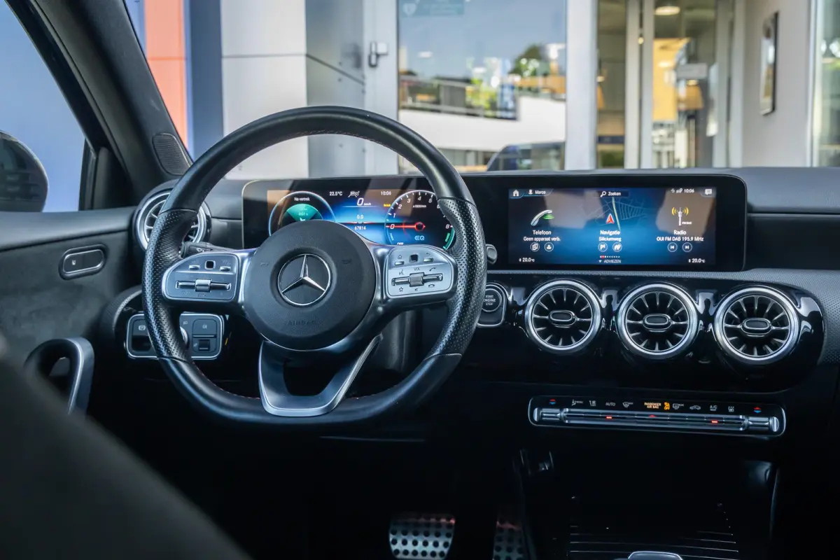 250 e AMG Line | Panoramadak | Dodehoeksensor | 360° Camera | Lane Keeping Assist | Stoelverwarming | FULL Led | AMG-styling | Achteruitrijcamera | Apple Carplay/Android Auto|telefoonintegr