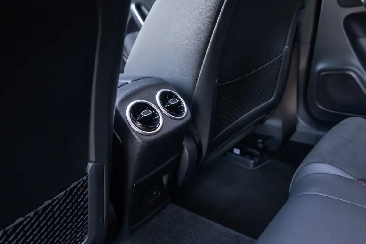 250 e AMG Line | Panoramadak | Dodehoeksensor | 360° Camera | Lane Keeping Assist | Stoelverwarming | FULL Led | AMG-styling | Achteruitrijcamera | Apple Carplay/Android Auto|telefoonintegr