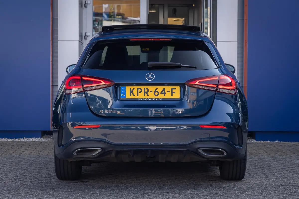 250 e AMG Line | Panoramadak | Dodehoeksensor | 360° Camera | Lane Keeping Assist | Stoelverwarming | FULL Led | AMG-styling | Achteruitrijcamera | Apple Carplay/Android Auto|telefoonintegr