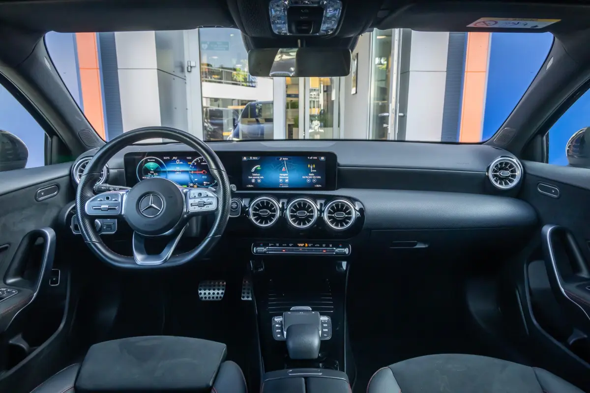 250 e AMG Line | Panoramadak | Dodehoeksensor | 360° Camera | Lane Keeping Assist | Stoelverwarming | FULL Led | AMG-styling | Achteruitrijcamera | Apple Carplay/Android Auto|telefoonintegr