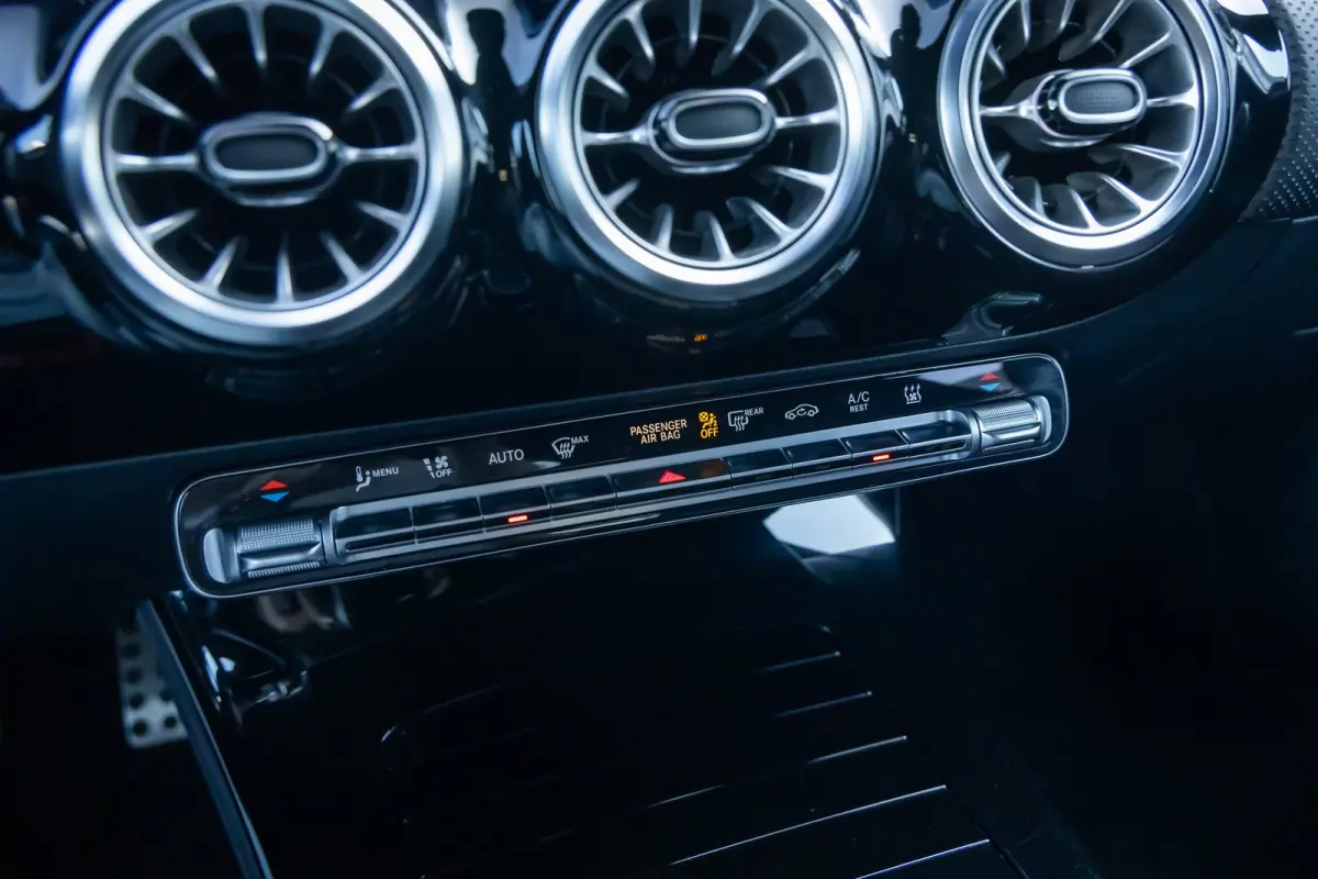 250 e AMG Line | Panoramadak | Dodehoeksensor | 360° Camera | Lane Keeping Assist | Stoelverwarming | FULL Led | AMG-styling | Achteruitrijcamera | Apple Carplay/Android Auto|telefoonintegr