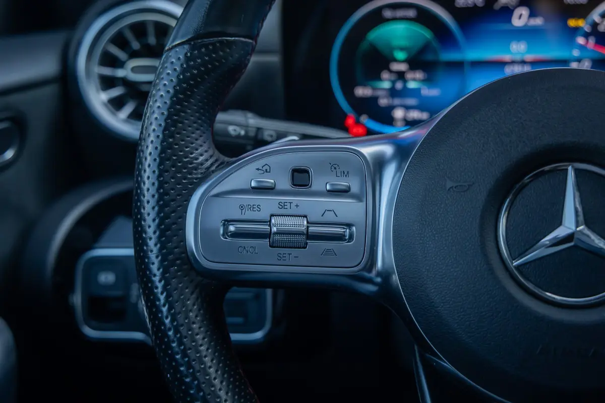 250 e AMG Line | Panoramadak | Dodehoeksensor | 360° Camera | Lane Keeping Assist | Stoelverwarming | FULL Led | AMG-styling | Achteruitrijcamera | Apple Carplay/Android Auto|telefoonintegr