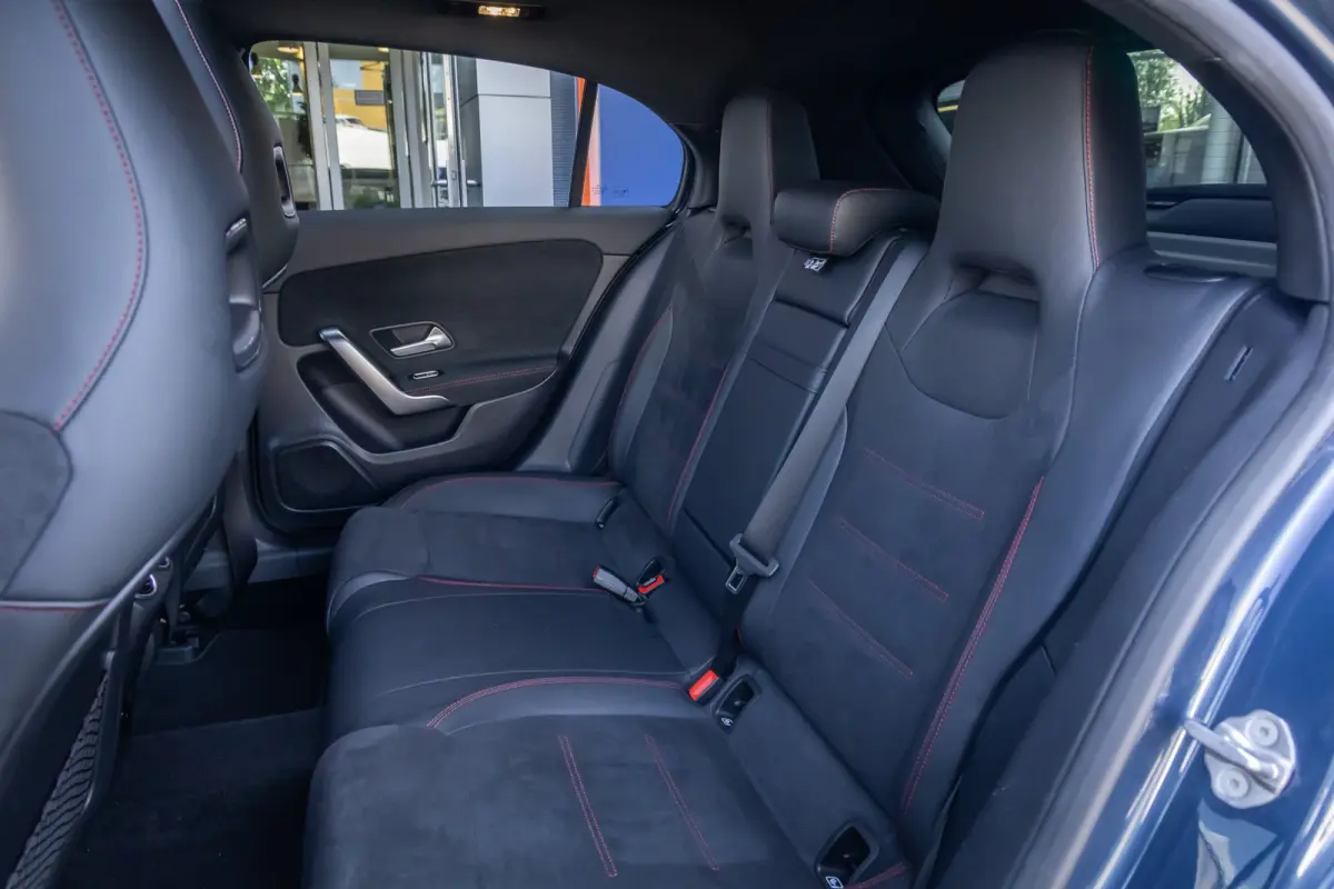 250 e AMG Line | Panoramadak | Dodehoeksensor | 360° Camera | Lane Keeping Assist | Stoelverwarming | FULL Led | AMG-styling | Achteruitrijcamera | Apple Carplay/Android Auto|telefoonintegr