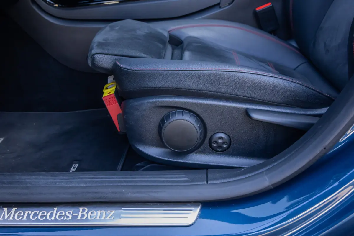 250 e AMG Line | Panoramadak | Dodehoeksensor | 360° Camera | Lane Keeping Assist | Stoelverwarming | FULL Led | AMG-styling | Achteruitrijcamera | Apple Carplay/Android Auto|telefoonintegr