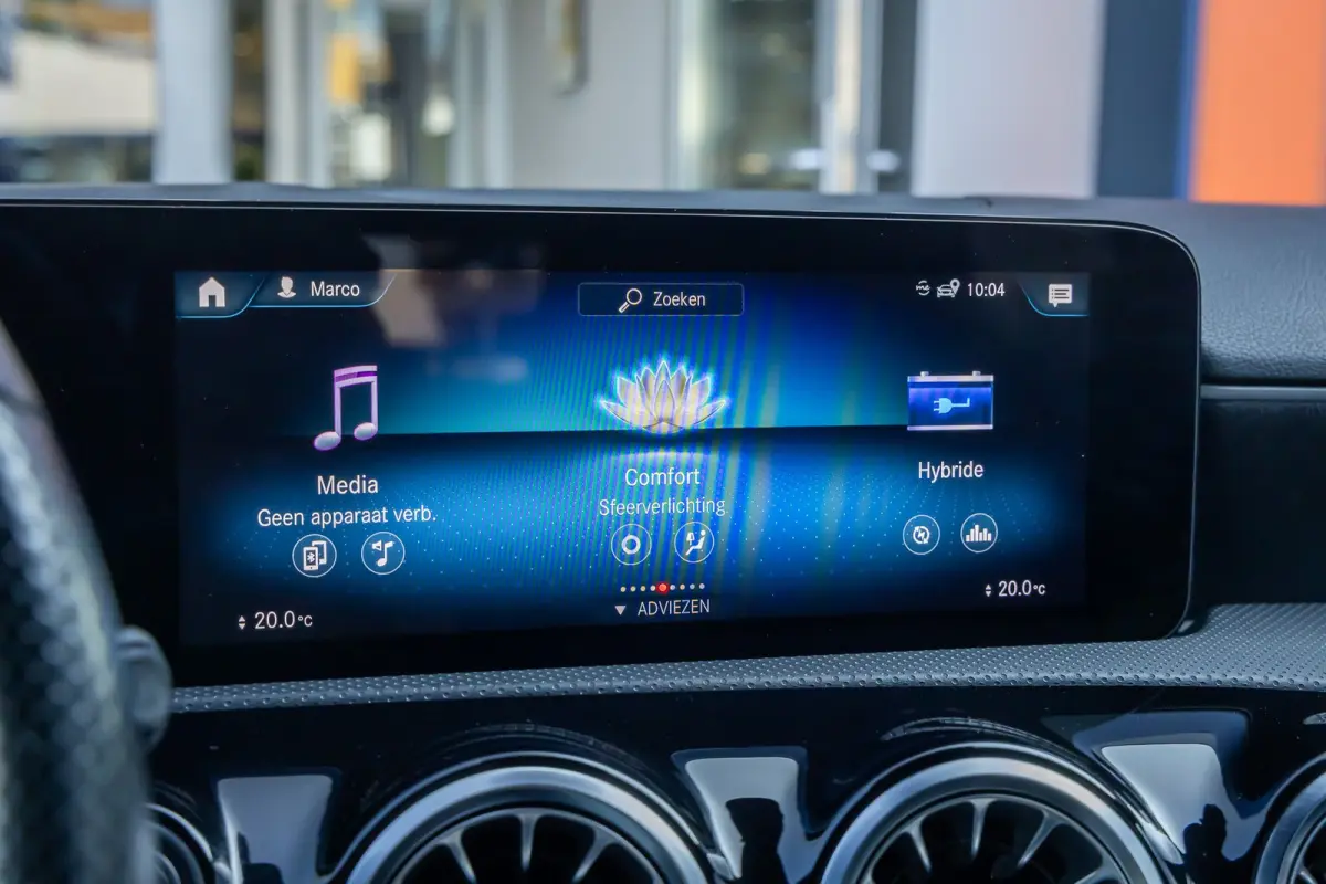 250 e AMG Line | Panoramadak | Dodehoeksensor | 360° Camera | Lane Keeping Assist | Stoelverwarming | FULL Led | AMG-styling | Achteruitrijcamera | Apple Carplay/Android Auto|telefoonintegr