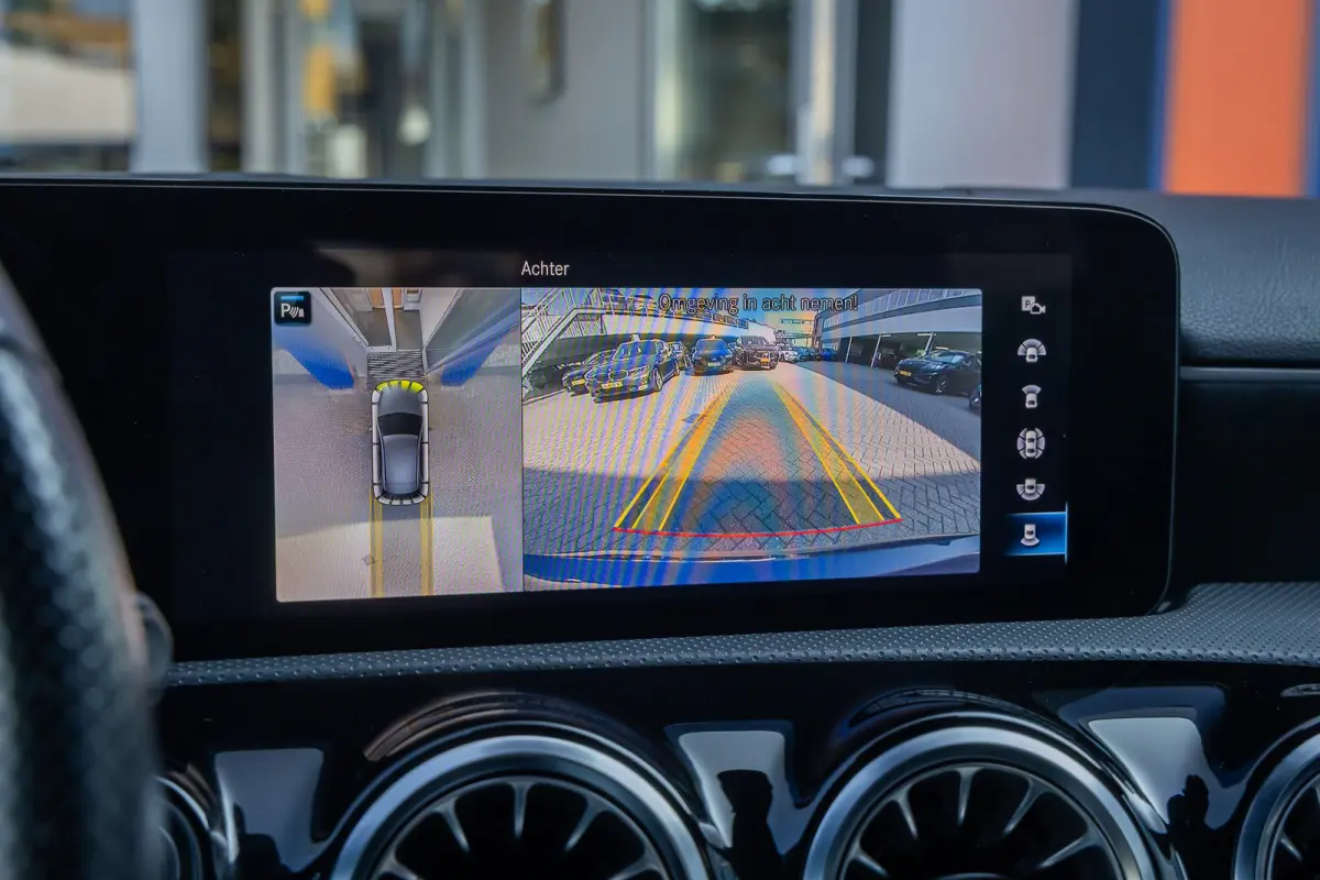 250 e AMG Line | Panoramadak | Dodehoeksensor | 360° Camera | Lane Keeping Assist | Stoelverwarming | FULL Led | AMG-styling | Achteruitrijcamera | Apple Carplay/Android Auto|telefoonintegr