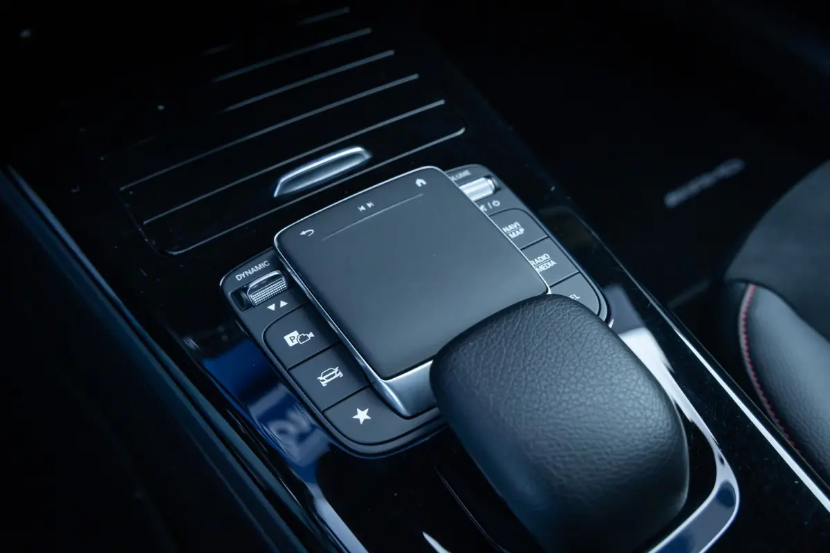 250 e AMG Line | Panoramadak | Dodehoeksensor | 360° Camera | Lane Keeping Assist | Stoelverwarming | FULL Led | AMG-styling | Achteruitrijcamera | Apple Carplay/Android Auto|telefoonintegr