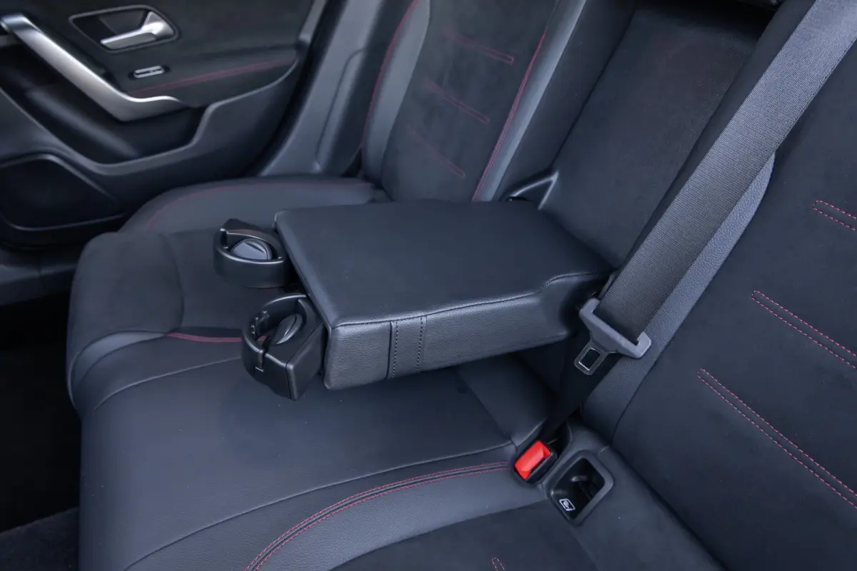 250 e AMG Line | Panoramadak | Dodehoeksensor | 360° Camera | Lane Keeping Assist | Stoelverwarming | FULL Led | AMG-styling | Achteruitrijcamera | Apple Carplay/Android Auto|telefoonintegr