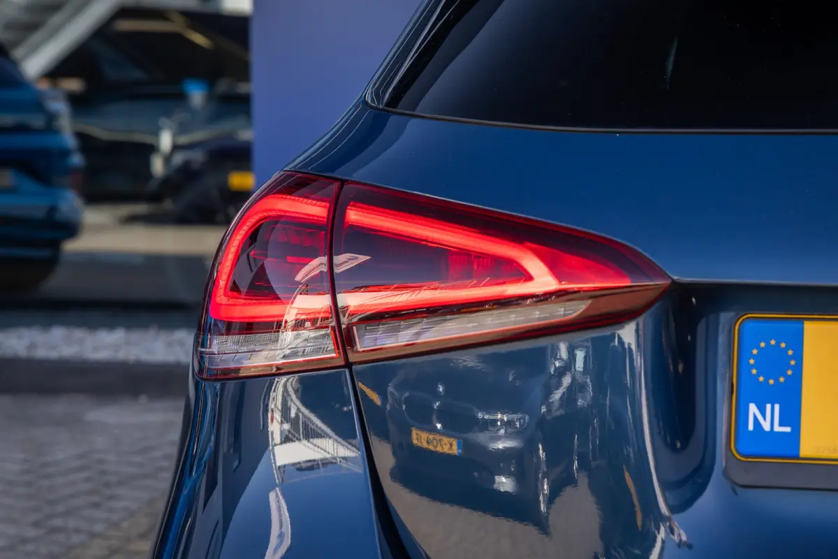 250 e AMG Line | Panoramadak | Dodehoeksensor | 360° Camera | Lane Keeping Assist | Stoelverwarming | FULL Led | AMG-styling | Achteruitrijcamera | Apple Carplay/Android Auto|telefoonintegr