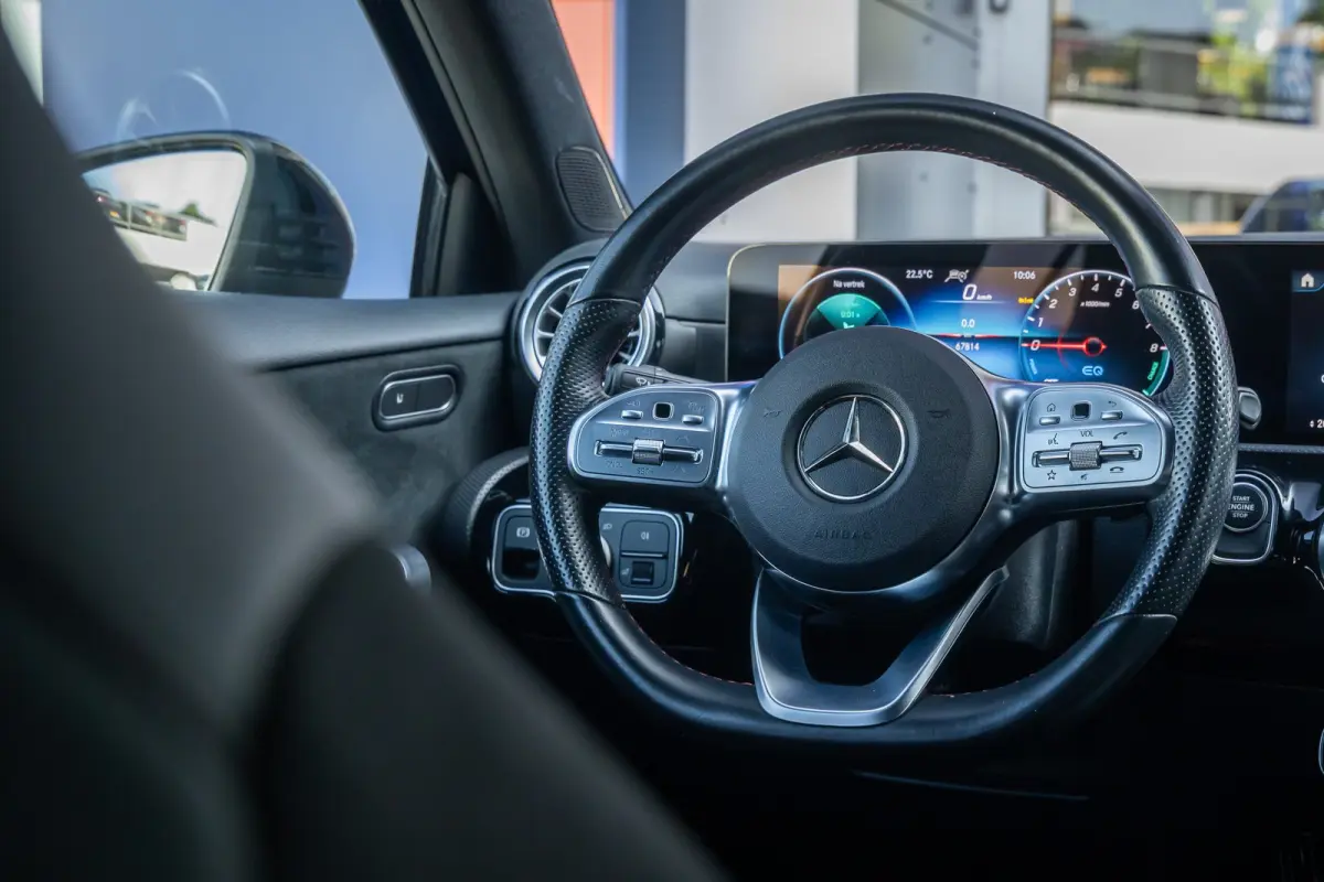 250 e AMG Line | Panoramadak | Dodehoeksensor | 360° Camera | Lane Keeping Assist | Stoelverwarming | FULL Led | AMG-styling | Achteruitrijcamera | Apple Carplay/Android Auto|telefoonintegr
