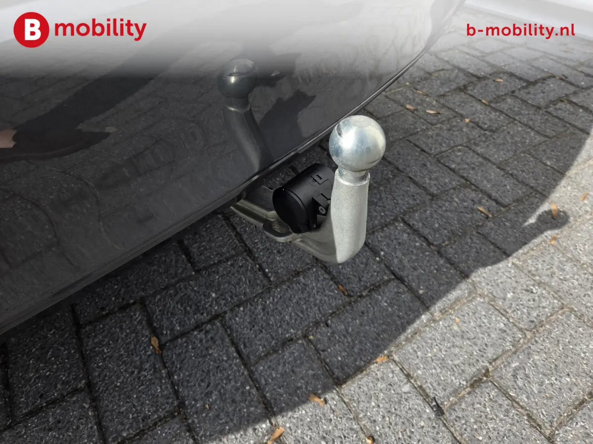320i High Executive M-Sport Trekhaak 1800kg Apple CarPlay NL Auto! | Head-Up | Panoramadak | Hifi | DAB Audio | Leer