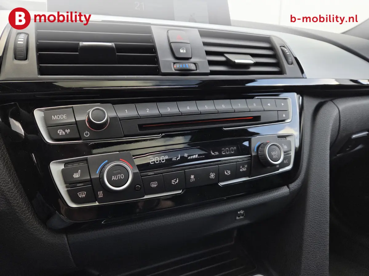 320i High Executive M-Sport Trekhaak 1800kg Apple CarPlay NL Auto! | Head-Up | Panoramadak | Hifi | DAB Audio | Leer