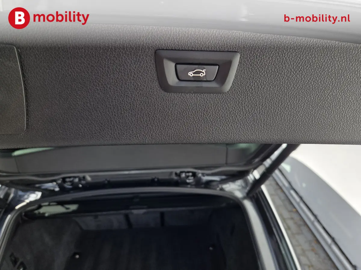 320i High Executive M-Sport Trekhaak 1800kg Apple CarPlay NL Auto! | Head-Up | Panoramadak | Hifi | DAB Audio | Leer