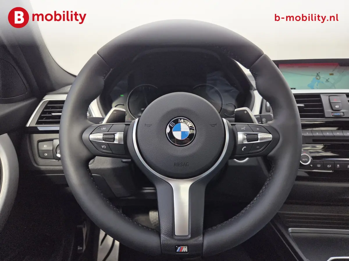 320i High Executive M-Sport Trekhaak 1800kg Apple CarPlay NL Auto! | Head-Up | Panoramadak | Hifi | DAB Audio | Leer
