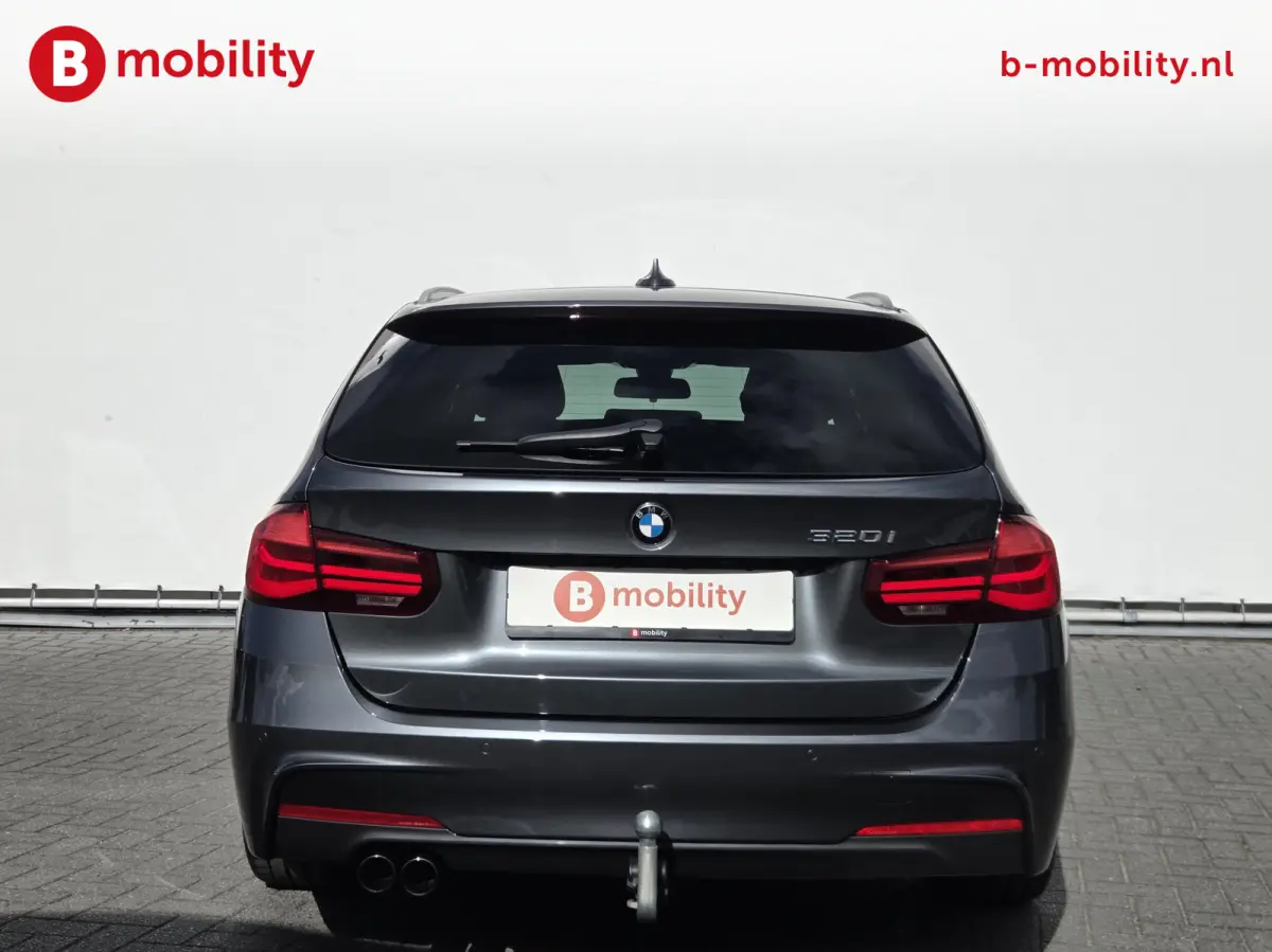 320i High Executive M-Sport Trekhaak 1800kg Apple CarPlay NL Auto! | Head-Up | Panoramadak | Hifi | DAB Audio | Leer