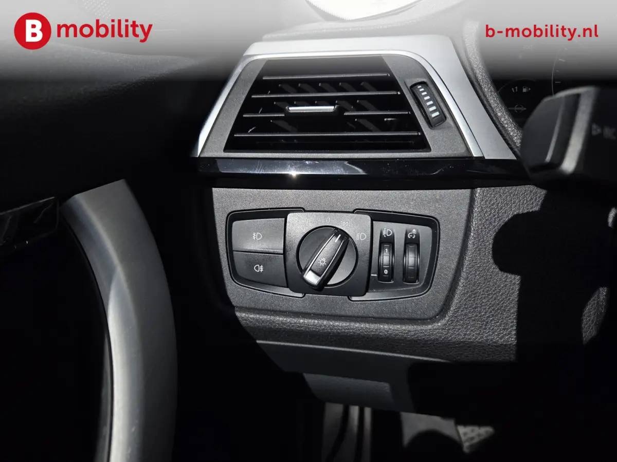 320i High Executive M-Sport Trekhaak 1800kg Apple CarPlay NL Auto! | Head-Up | Panoramadak | Hifi | DAB Audio | Leer