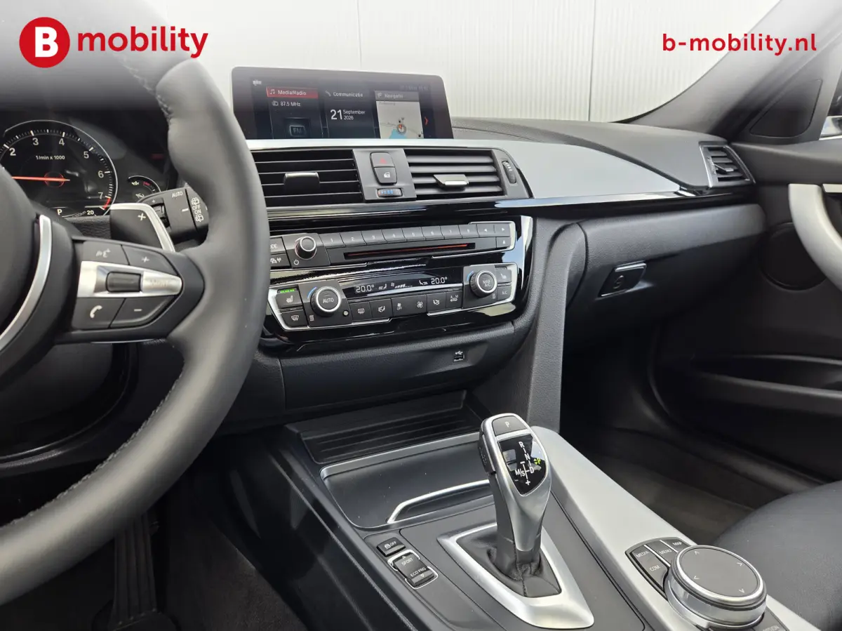 320i High Executive M-Sport Trekhaak 1800kg Apple CarPlay NL Auto! | Head-Up | Panoramadak | Hifi | DAB Audio | Leer
