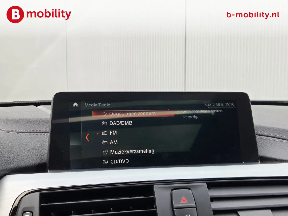 320i High Executive M-Sport Trekhaak 1800kg Apple CarPlay NL Auto! | Head-Up | Panoramadak | Hifi | DAB Audio | Leer