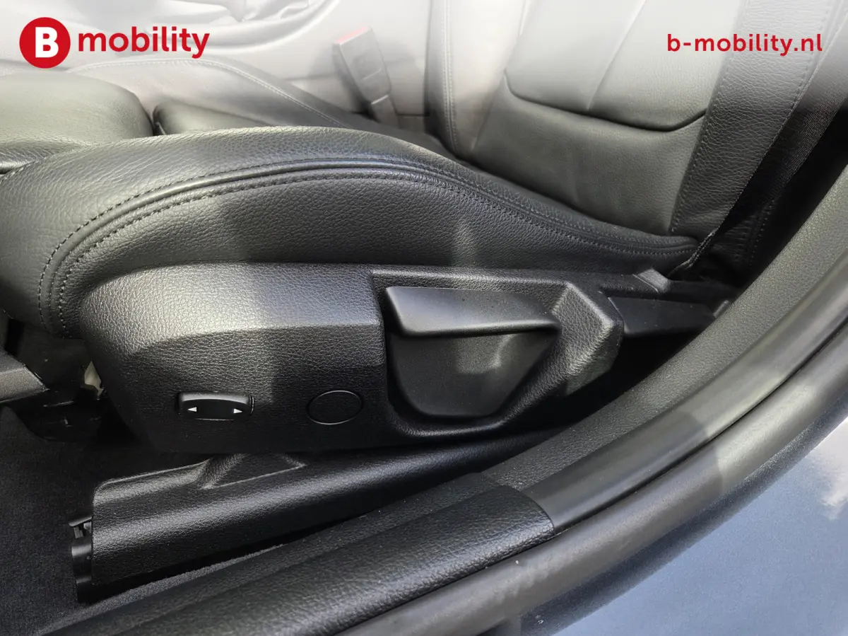 320i High Executive M-Sport Trekhaak 1800kg Apple CarPlay NL Auto! | Head-Up | Panoramadak | Hifi | DAB Audio | Leer