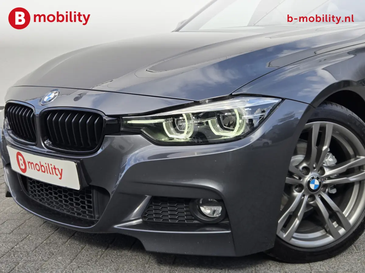 320i High Executive M-Sport Trekhaak 1800kg Apple CarPlay NL Auto! | Head-Up | Panoramadak | Hifi | DAB Audio | Leer
