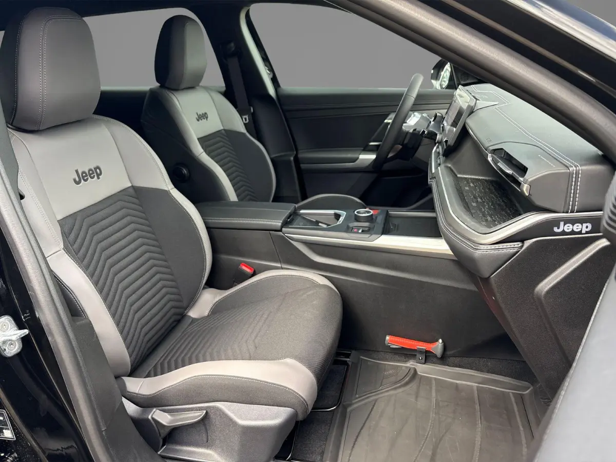 1.2 e-Hybrid First Edition | Climate Control | LMV 18"| Parkeersensoren | Camera 2 + 6 jaar speciale Garantie! |
