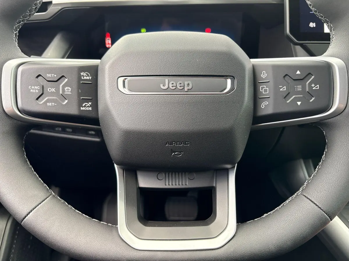 1.2 e-Hybrid First Edition | Climate Control | LMV 18"| Parkeersensoren | Camera 2 + 6 jaar speciale Garantie! |