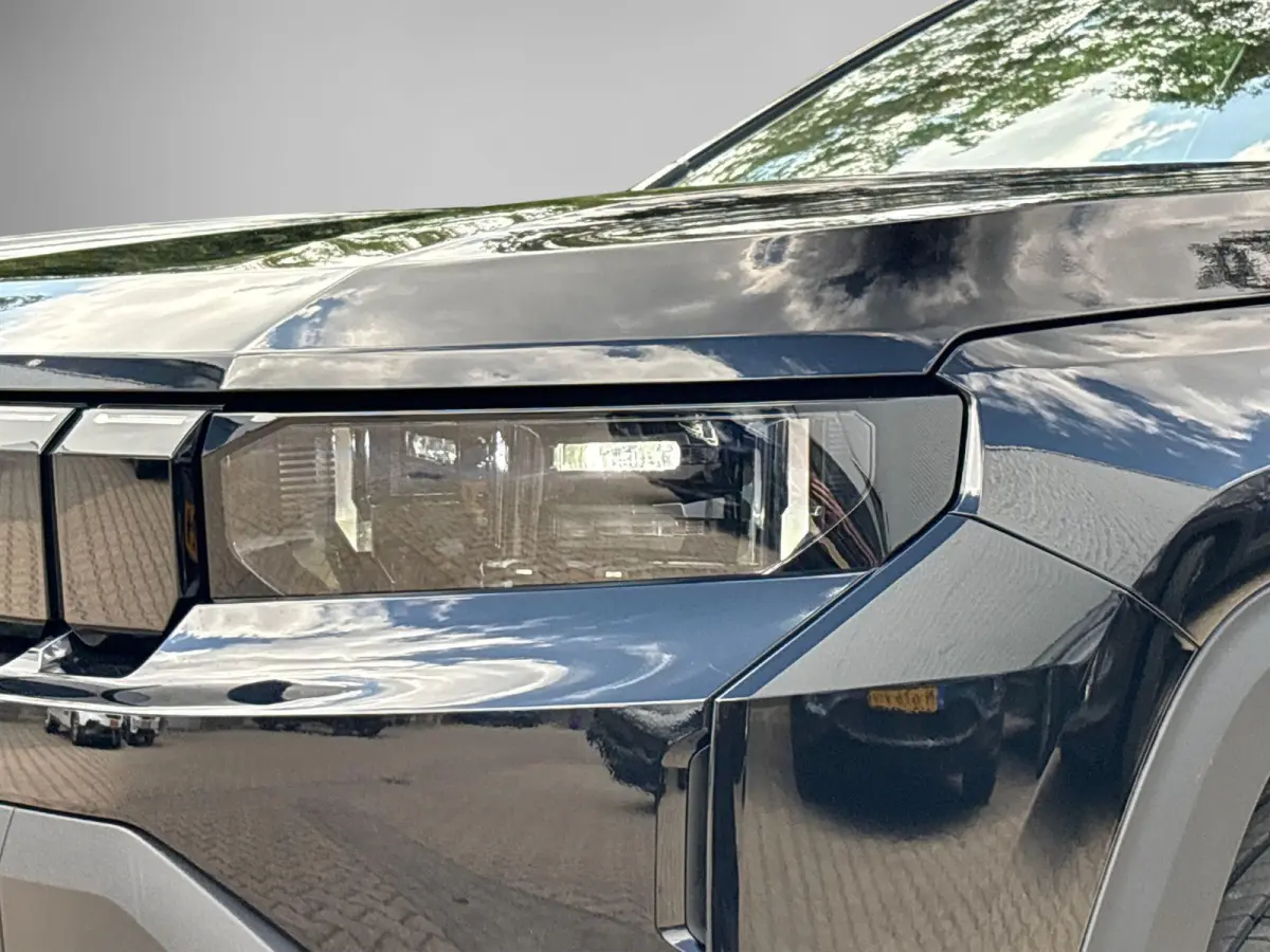 1.2 e-Hybrid First Edition | Climate Control | LMV 18"| Parkeersensoren | Camera 2 + 6 jaar speciale Garantie! |