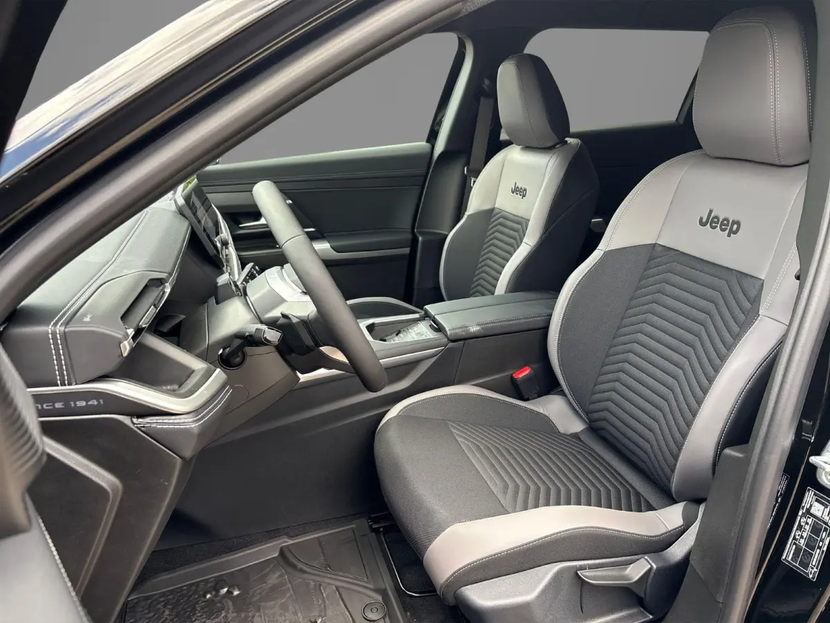 1.2 e-Hybrid First Edition | Climate Control | LMV 18"| Parkeersensoren | Camera 2 + 6 jaar speciale Garantie! |