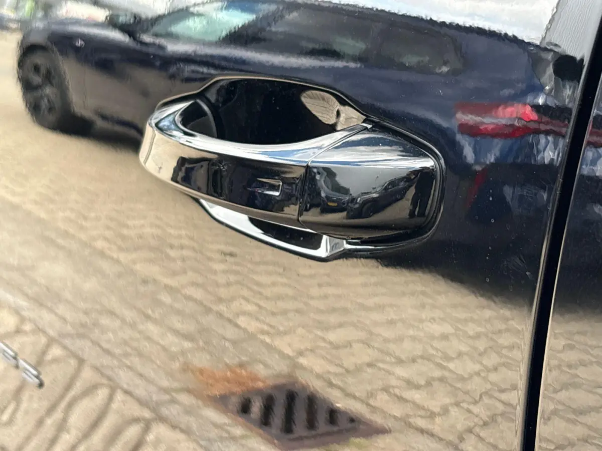 1.2 e-Hybrid First Edition | Climate Control | LMV 18"| Parkeersensoren | Camera 2 + 6 jaar speciale Garantie! |