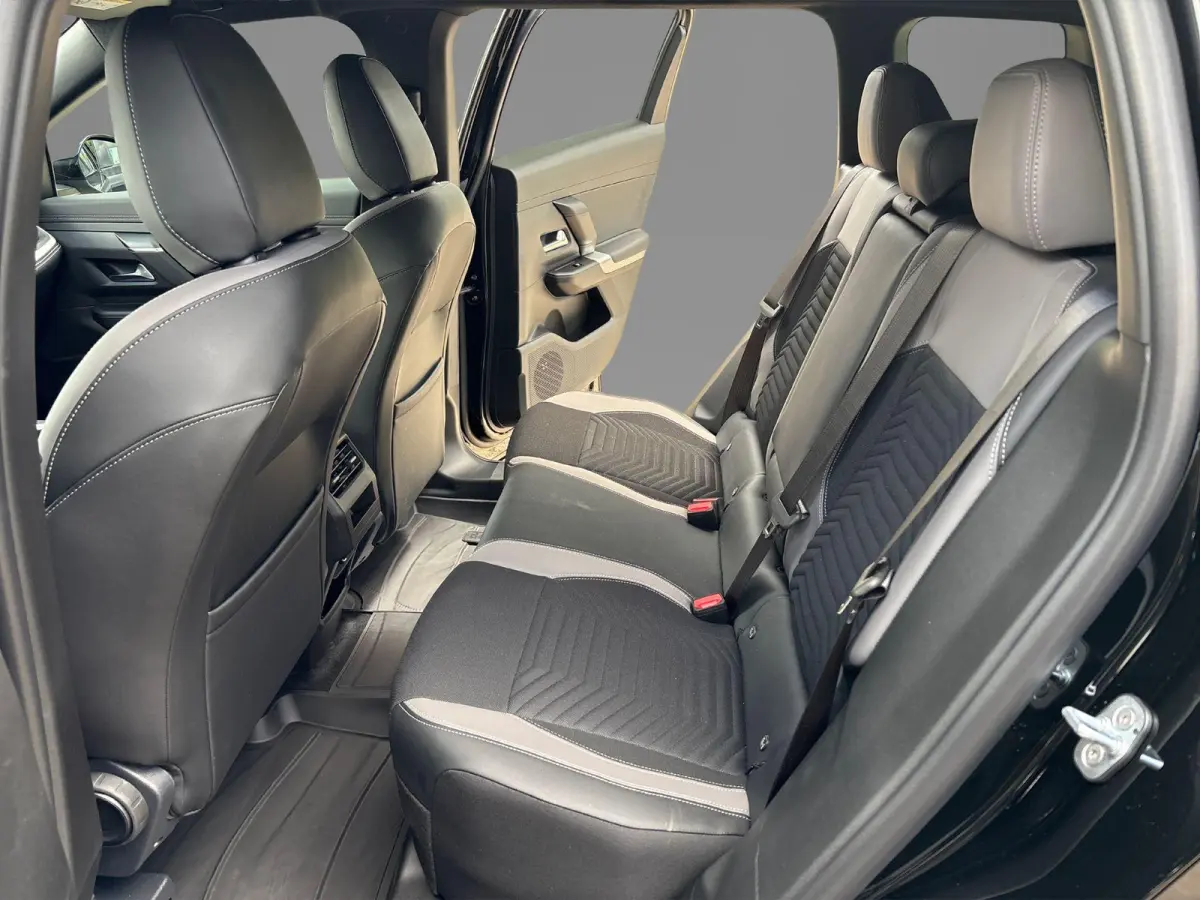 1.2 e-Hybrid First Edition | Climate Control | LMV 18"| Parkeersensoren | Camera 2 + 6 jaar speciale Garantie! |