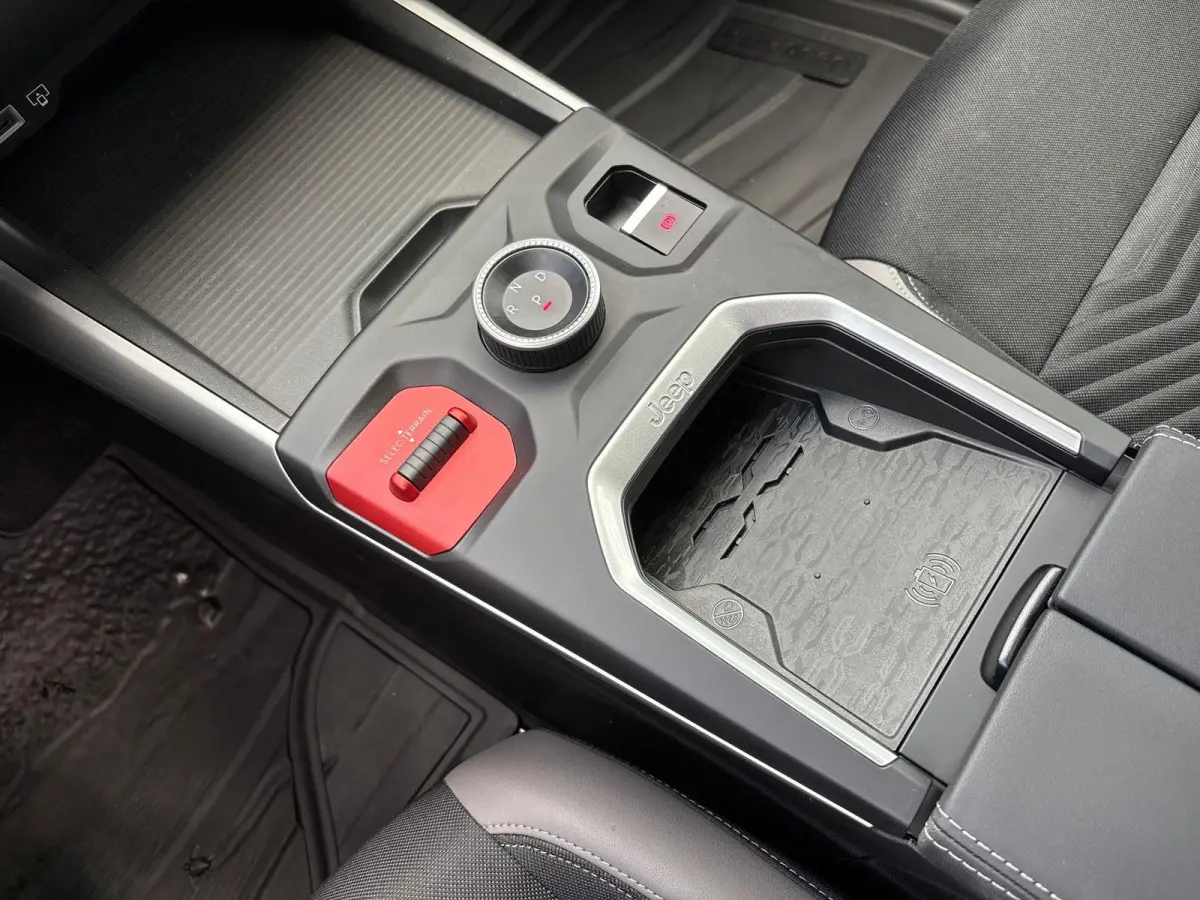 1.2 e-Hybrid First Edition | Climate Control | LMV 18"| Parkeersensoren | Camera 2 + 6 jaar speciale Garantie! |