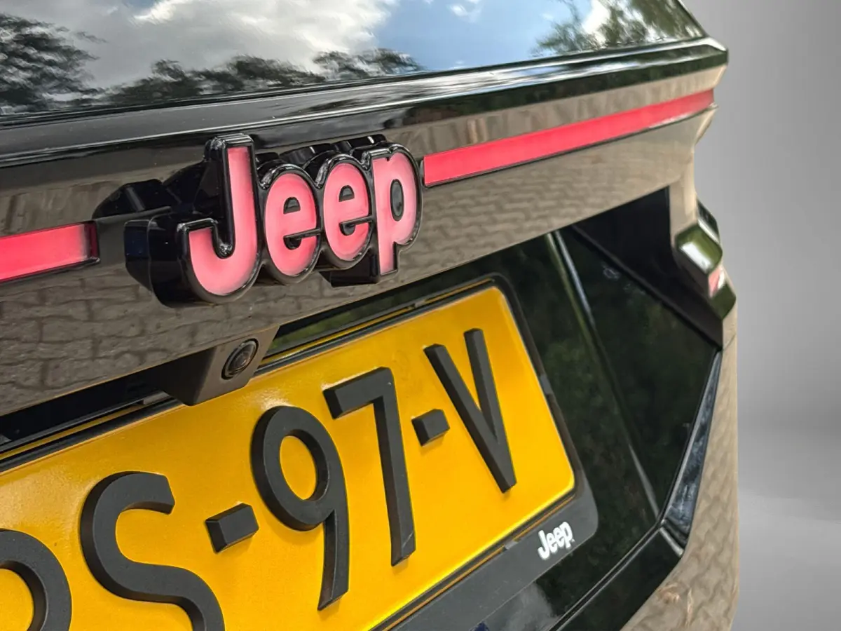 1.2 e-Hybrid First Edition | Climate Control | LMV 18"| Parkeersensoren | Camera 2 + 6 jaar speciale Garantie! |
