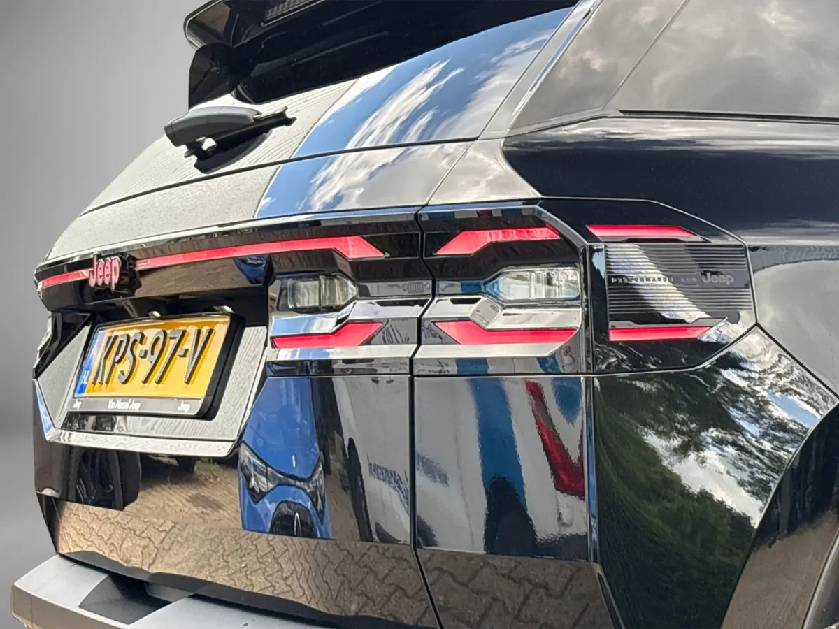 1.2 e-Hybrid First Edition | Climate Control | LMV 18"| Parkeersensoren | Camera 2 + 6 jaar speciale Garantie! |