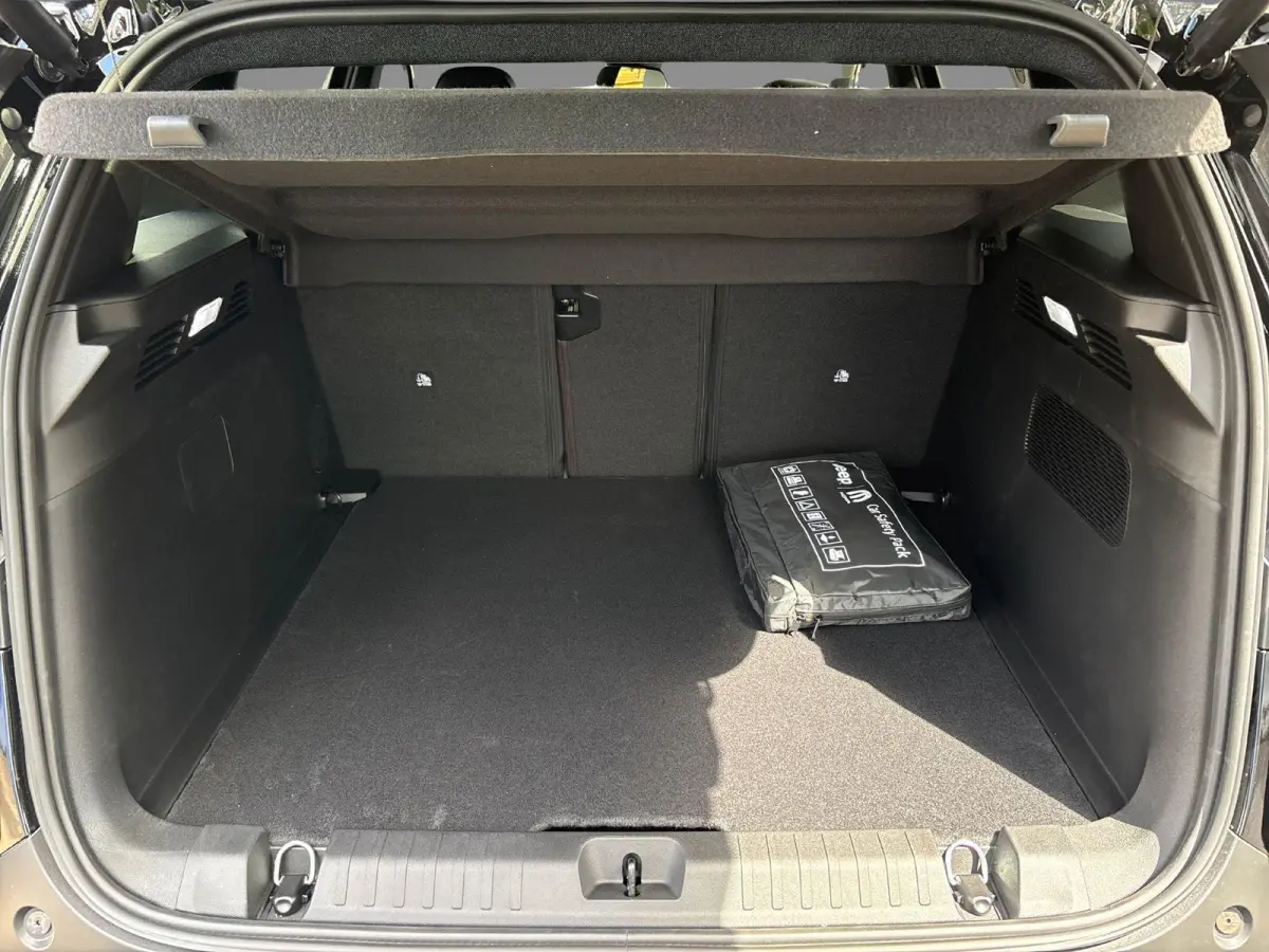 1.2 e-Hybrid First Edition | Climate Control | LMV 18"| Parkeersensoren | Camera 2 + 6 jaar speciale Garantie! |