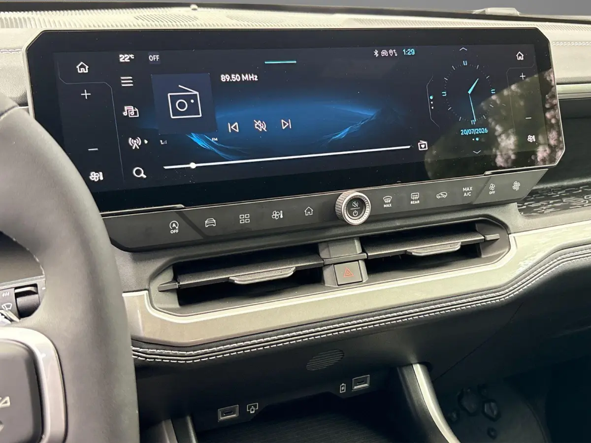 1.2 e-Hybrid First Edition | Climate Control | LMV 18"| Parkeersensoren | Camera 2 + 6 jaar speciale Garantie! |