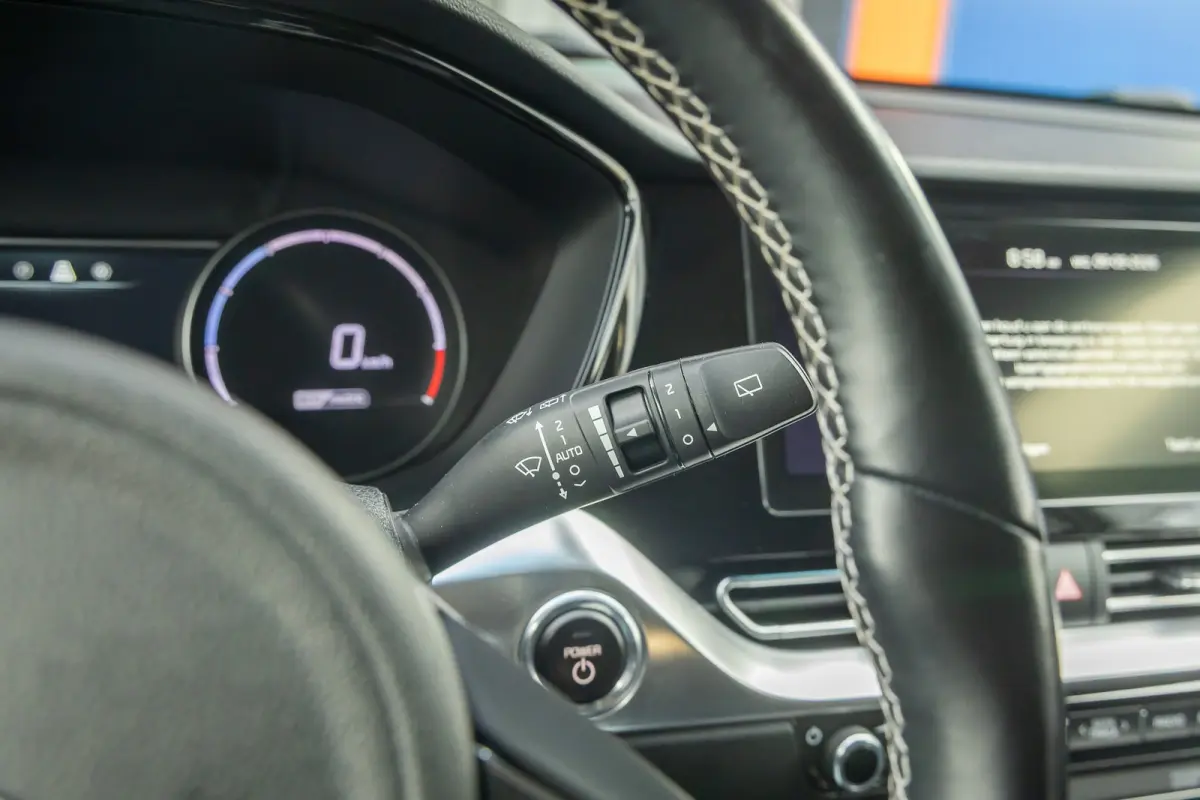 ExecutiveLine 64 kWh | Elek. Stoelen met Memory | Leder | Stoelventilatie- Verwarming | Apple Carplay/Android Auto | Achteruitrijcamera | Dodehoek detectie | Achteruitrijcamera | Apple Carpl