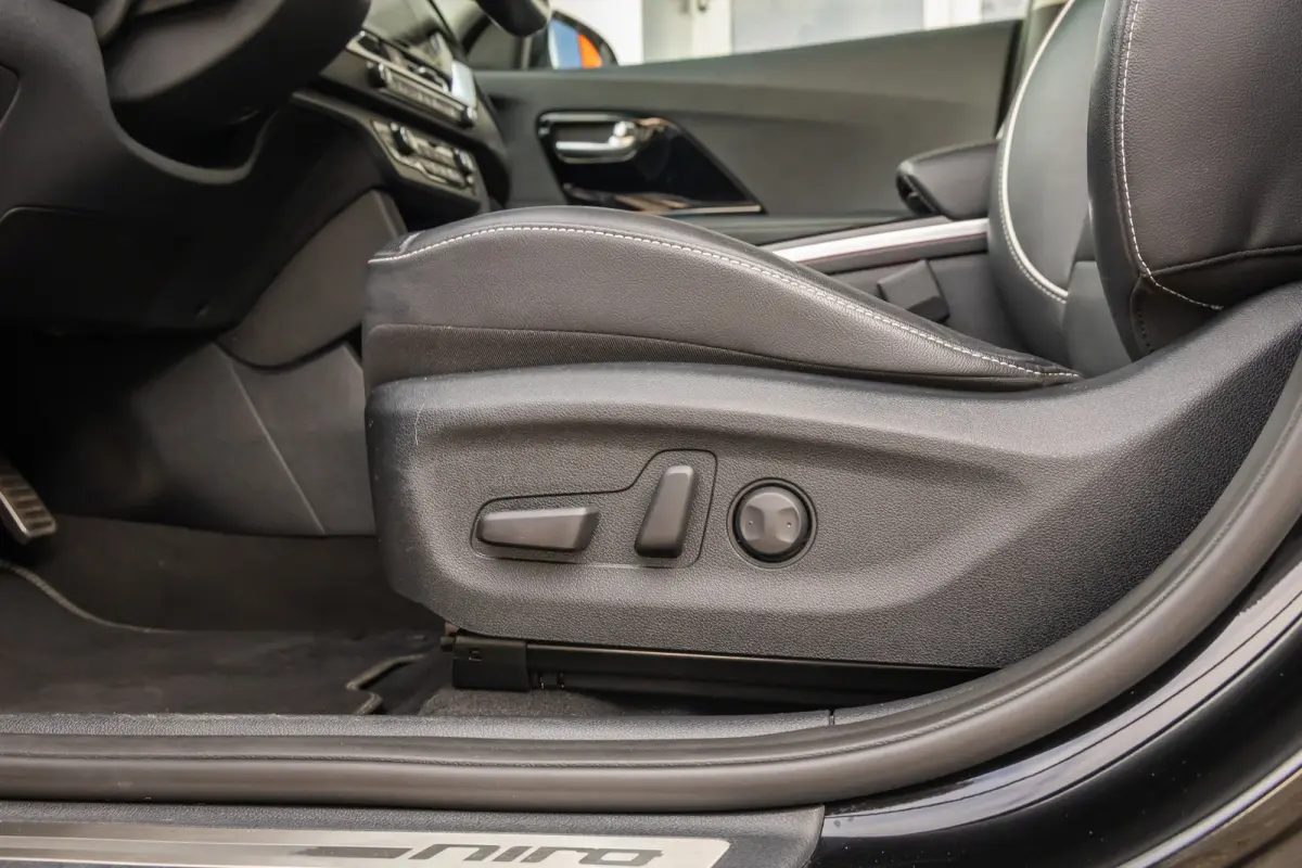 ExecutiveLine 64 kWh | Elek. Stoelen met Memory | Leder | Stoelventilatie- Verwarming | Apple Carplay/Android Auto | Achteruitrijcamera | Dodehoek detectie | Achteruitrijcamera | Apple Carpl