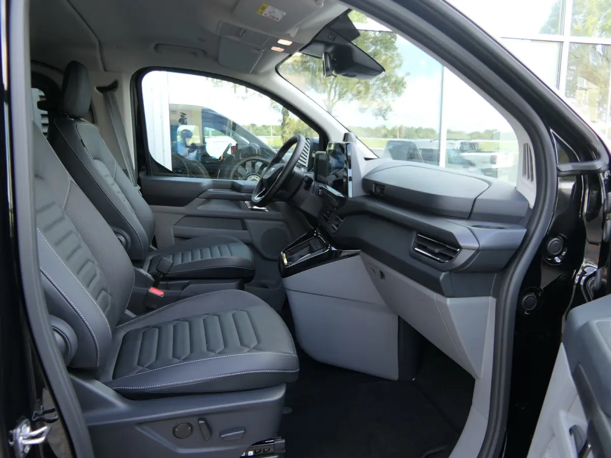Tourneo 340 2.5 PHEV L2H1 Titanium X | Leder | 19 Inch | Elek. Schuifdeuren | 360 Camera | BLIS | Adaptive Cruise | CarPlay/Android Auto | 8-Persoons
