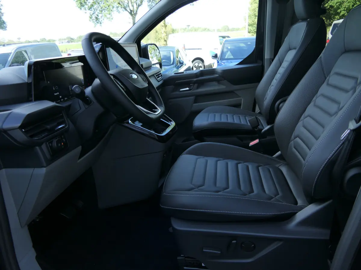 Tourneo 340 2.5 PHEV L2H1 Titanium X | Leder | 19 Inch | Elek. Schuifdeuren | 360 Camera | BLIS | Adaptive Cruise | CarPlay/Android Auto | 8-Persoons