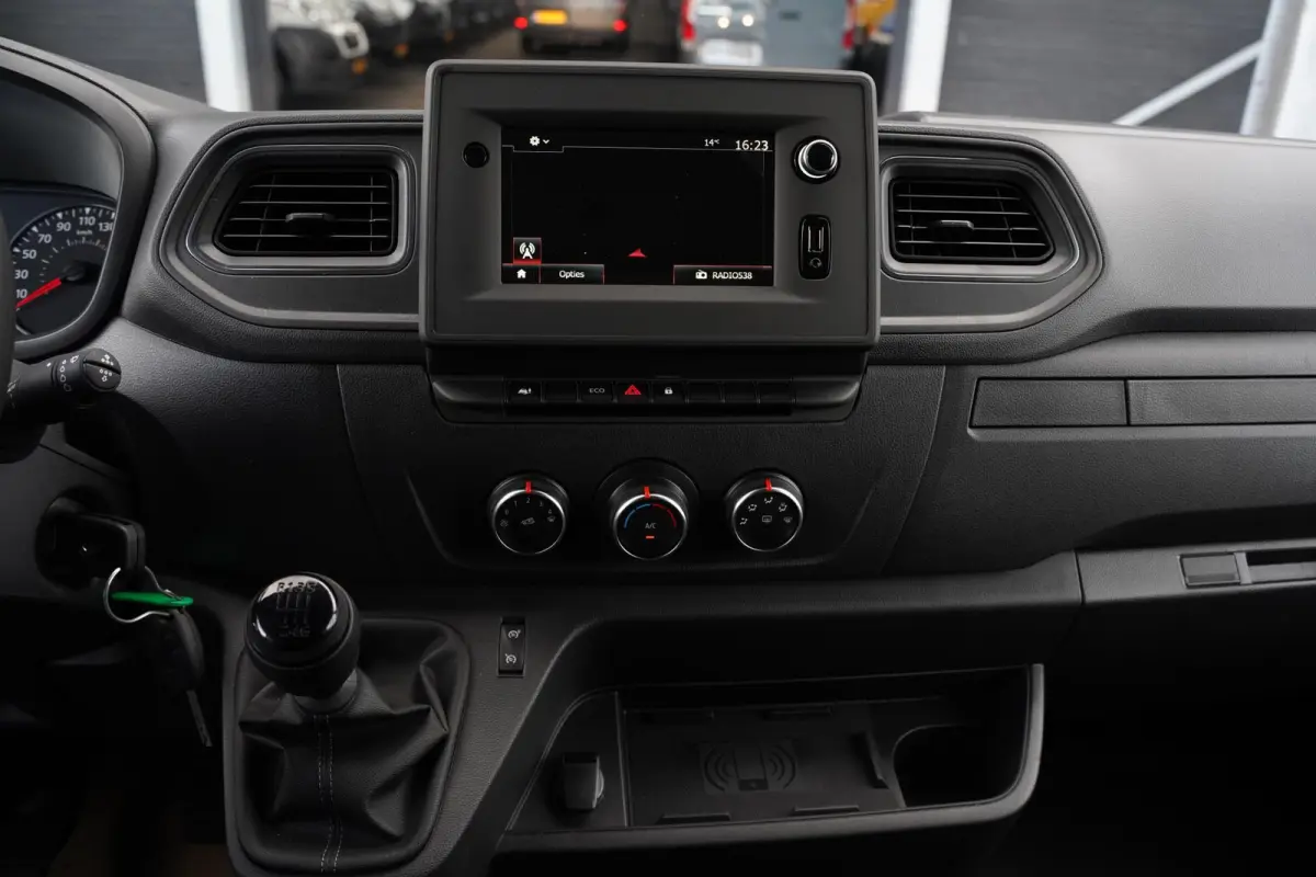 2.3 DCI 135 pk L3H2 Navi, Camera, Laadruimte Pakket, PDC V+A, 270 Graden Deuren, Smartphone Lader, 3-Zits, Nieuw