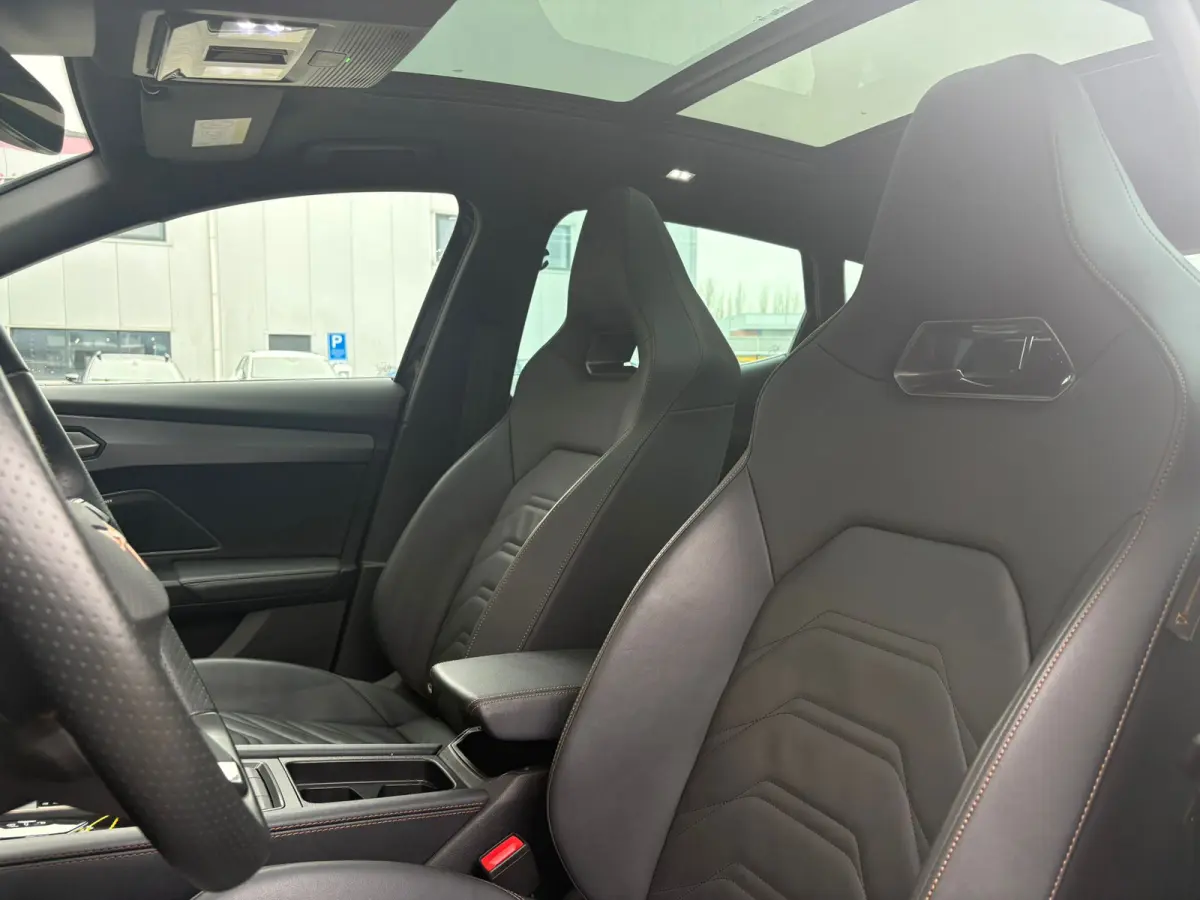 1.5 TSI e-Hybrid 272 pk VZ Performance | Panoramadak | Wegklapbare Trekhaak | Rondomzicht camera | Stuur/stoel verwarming |