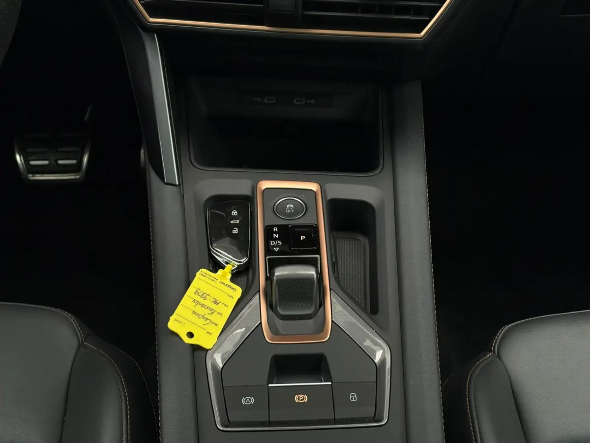 1.5 TSI e-Hybrid 272 pk VZ Performance | Panoramadak | Wegklapbare Trekhaak | Rondomzicht camera | Stuur/stoel verwarming |